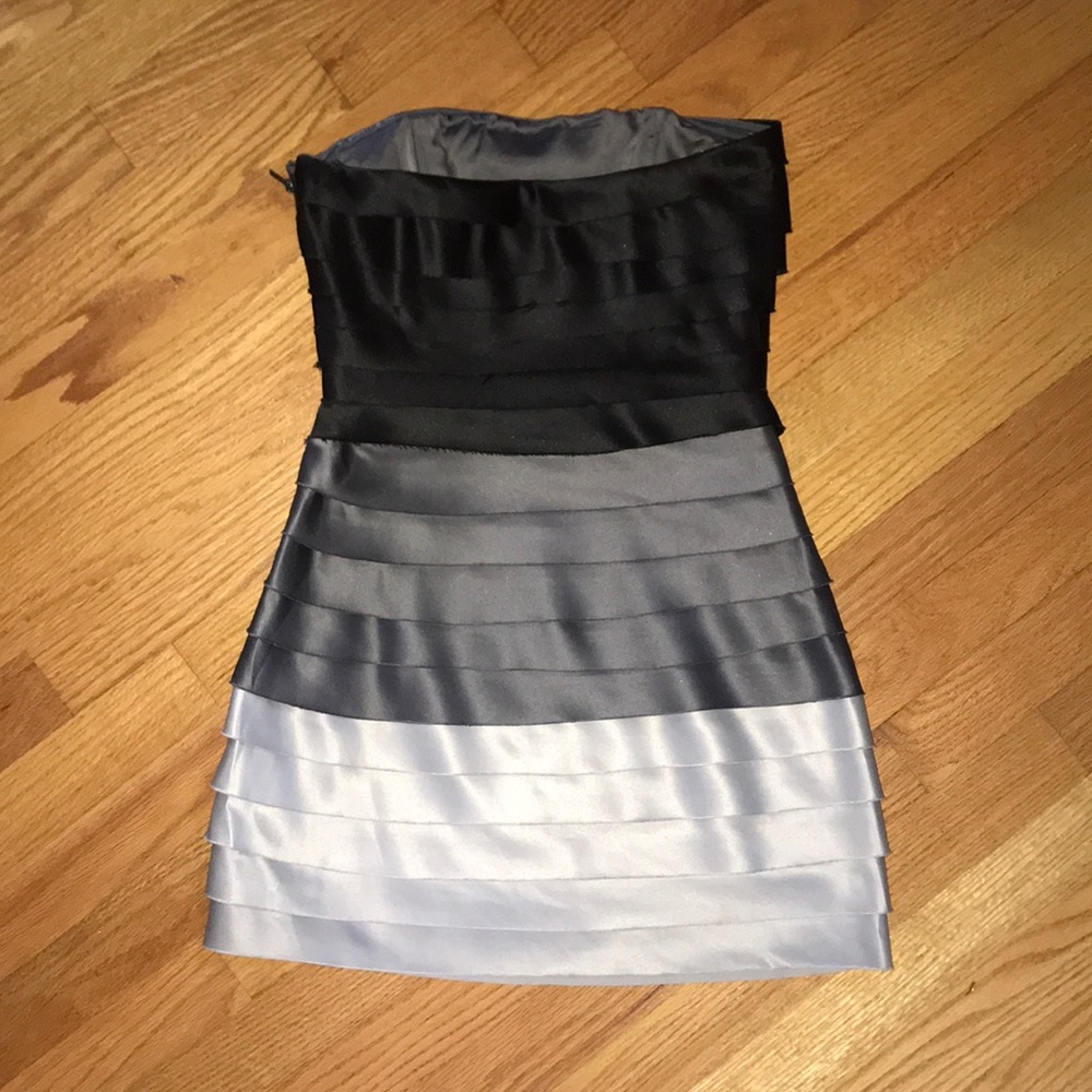 🖤☁️Ombre Sleeveless Tiered Mini Dress by XXI. 2